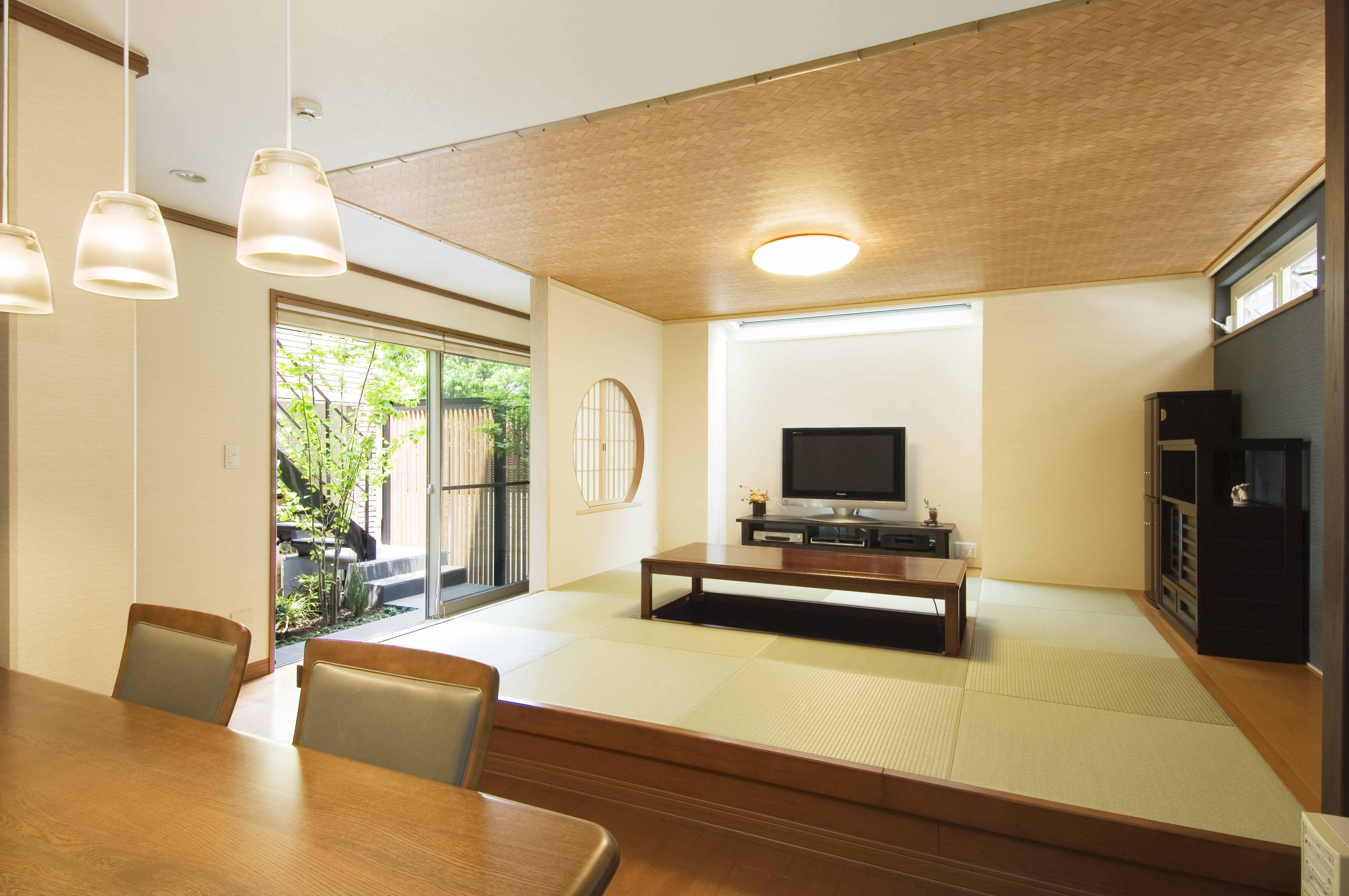 段差をつけることで空間をしきる。